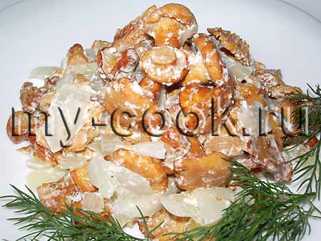 Лисички в сметане